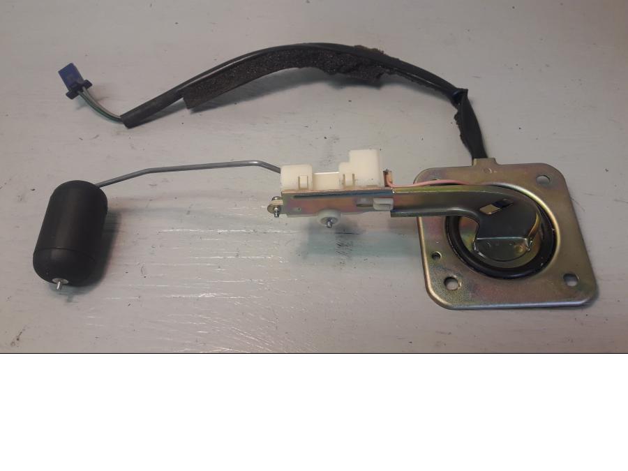 Baksidan på Bensintankgivare från en Honda VFR 800 -2000 motorcykel.