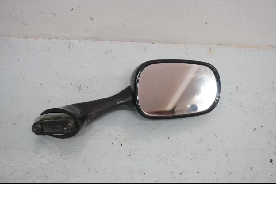 Framsidan på Backspegel från en Honda CBR 900 RR -1996 motorcykel.