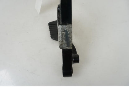 Vänster sida på Fotpinnefäste från en Yamaha FZ 750 -1988 motorcykel.