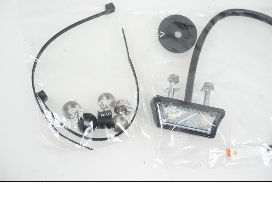 Baksidan på Skylthållare från en KTM 1290 Super Duke -2020 motorcykel.