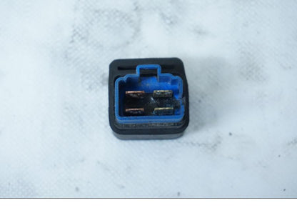 Höger sida på Relä från en Yamaha YZF 1000 R -1997 motorcykel.