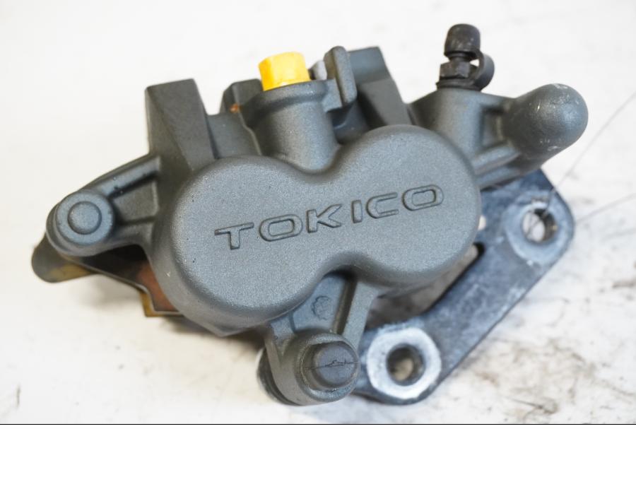 Framsidan på Bromsok från en Kawasaki Versys 650 -2007 motorcykel.