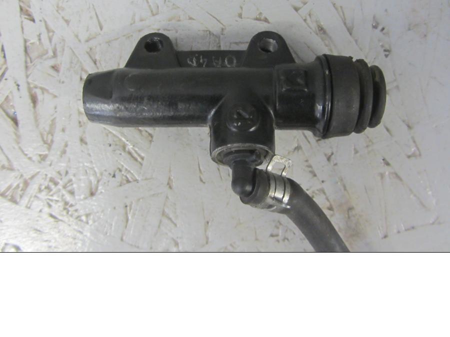 Baksidan på Bromshuvudcylinder från en KTM 125 Duke -2014 motorcykel.