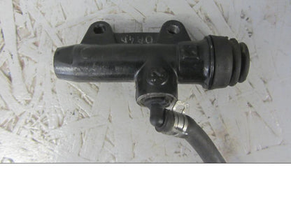 Baksidan på Bromshuvudcylinder från en KTM 125 Duke -2014 motorcykel.