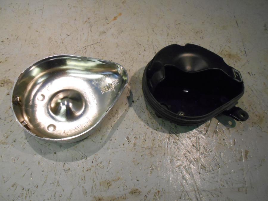 Höger sida på Verktygslåda från en Suzuki VZ 800 -2000 motorcykel.