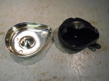 Höger sida på Verktygslåda från en Suzuki VZ 800 -2000 motorcykel.
