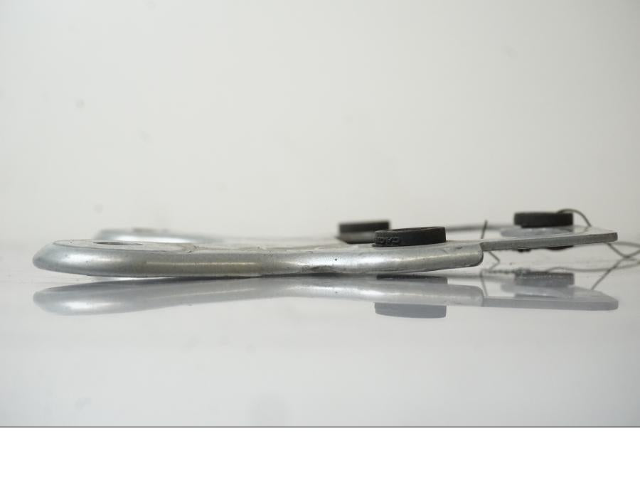 Baksidan på Instrumentfäste från en Husqvarna SM 500 -2006 motorcykel.