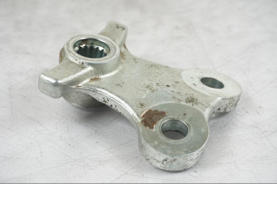 Baksidan på Styrplatta från en Suzuki LTA 750 XP E -2009 motorcykel.