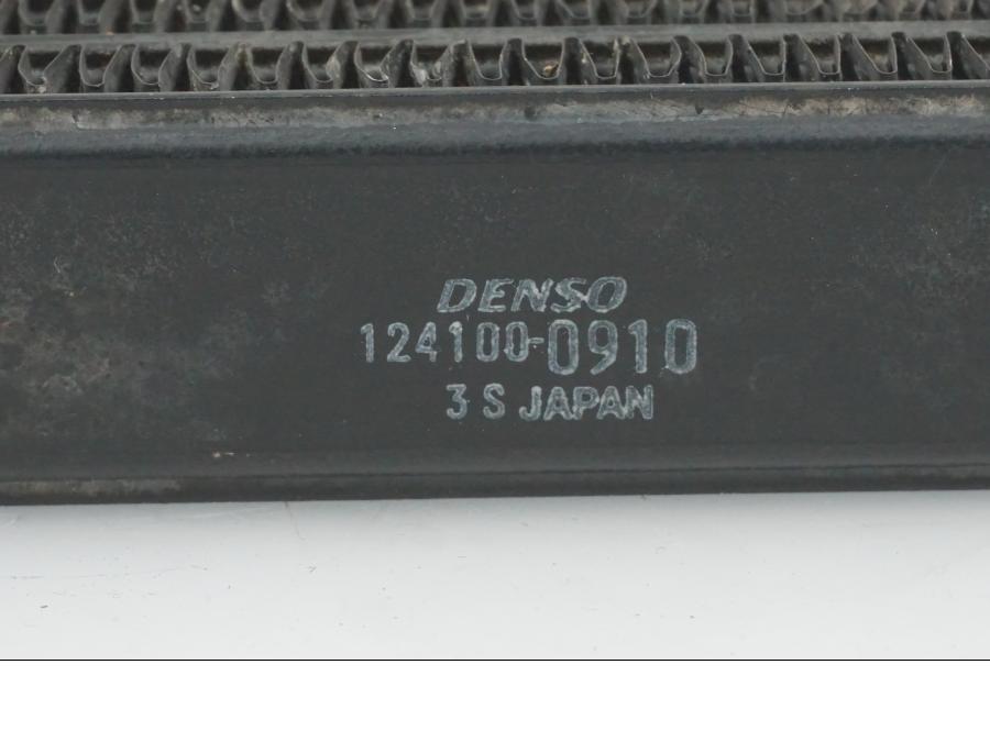 Snett uppifrån på Oljekyl från en Yamaha XJ 900 -1997 motorcykel.