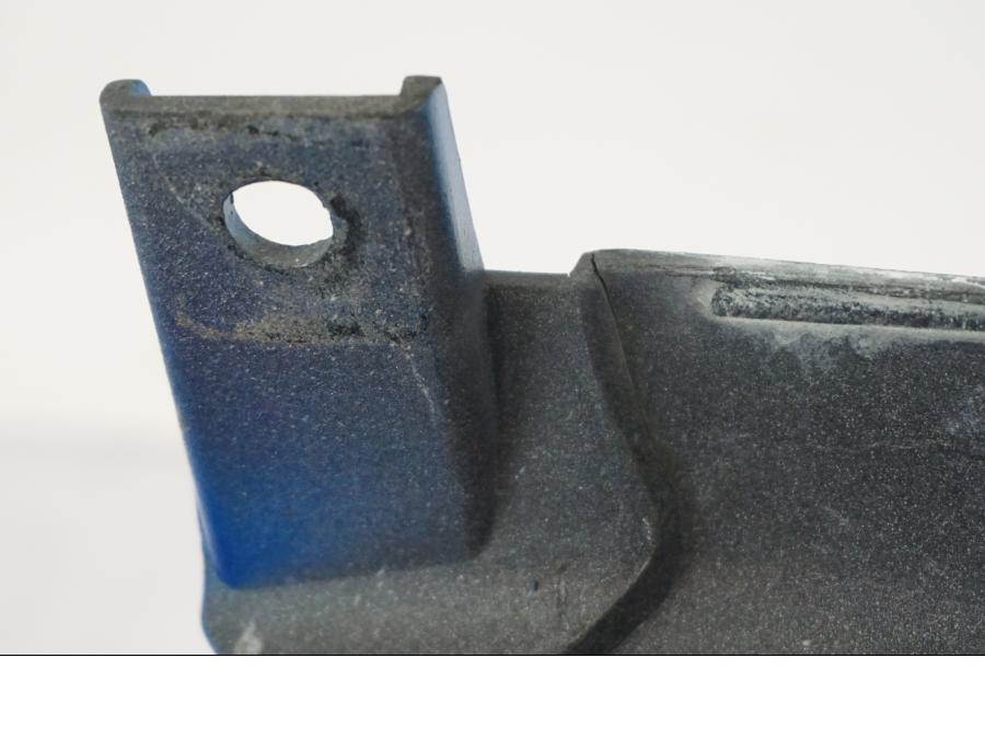 Extrabild5 på <p>Bakvinge höger från Kawasaki ZZR 1100 1991.</p>

<p>Lagad och omlackad i original kulör.</p>

<p>Sprickor, slitage av lack samt ytliga repor se bilder.</p> motorcykel.