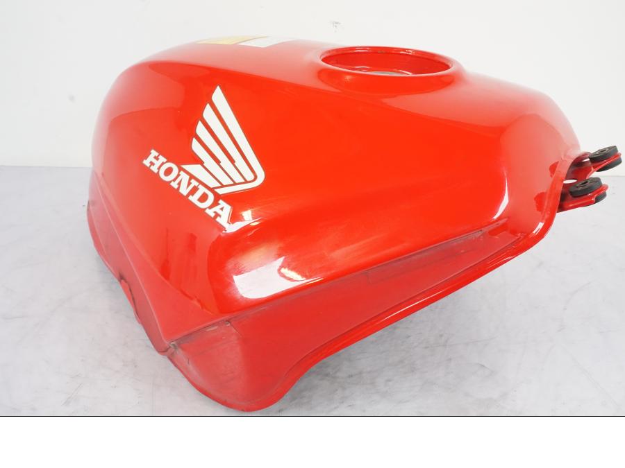 Framsidan på Bensintank från en Honda CBR 1000 F -1999 motorcykel.