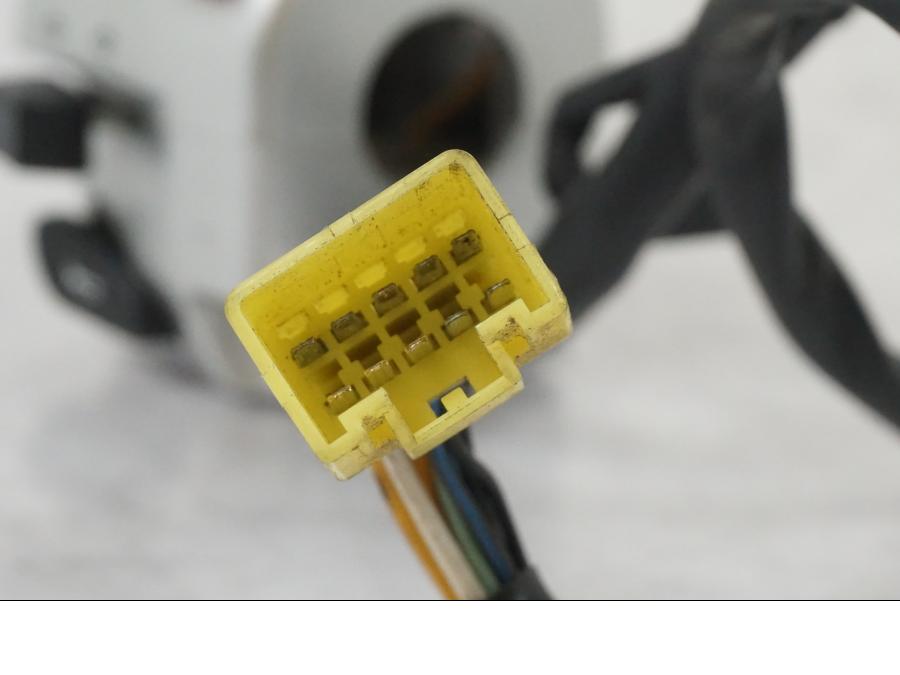 Höger sida på Styrelreglage från en Suzuki VZR 1800 -2009 motorcykel.