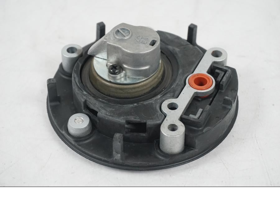 Extrabild2 på <p>Låssats från Yamaha FZ-8S FAZER ABS 2011.</p>

<p>Tändningslås, antenn, tanklock, sadellås, CDI och 1st nyckel.</p> motorcykel.