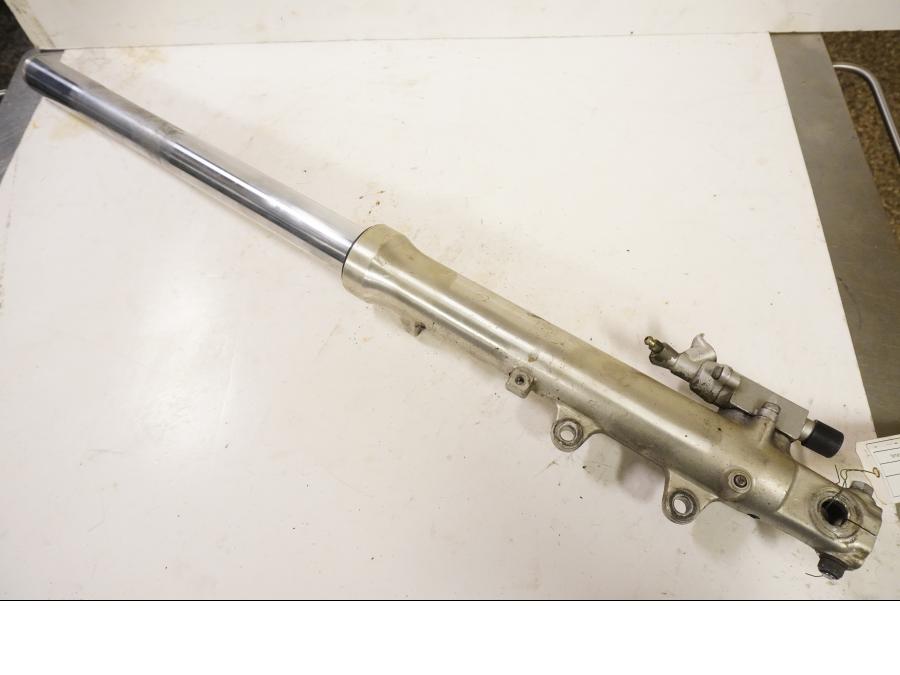 Framsidan på Gaffelben från en Yamaha FJ 1200 -1986 motorcykel.