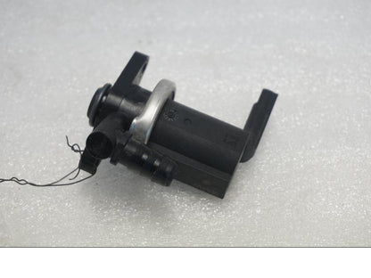 Framsidan på Luftventil från en BMW K 1300 R -2011 motorcykel.