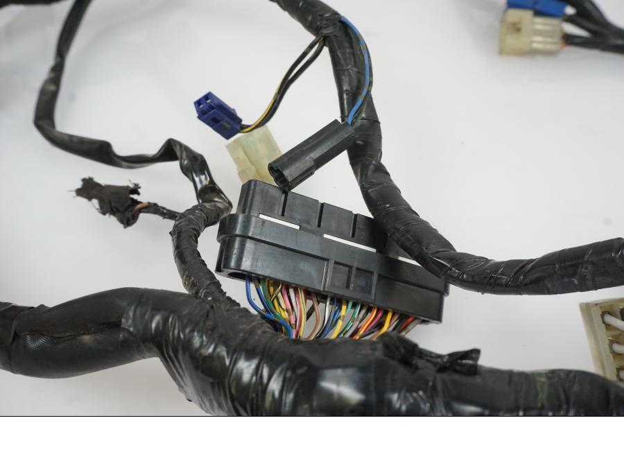 Höger sida på Kabelstam från en Yamaha YZF R6 -2006 motorcykel.