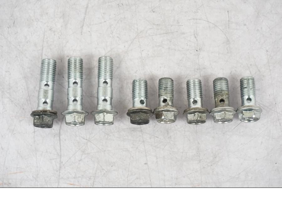 Framsidan på Skruv / Mutter etc från en Suzuki GSF 1250 -2010 motorcykel.