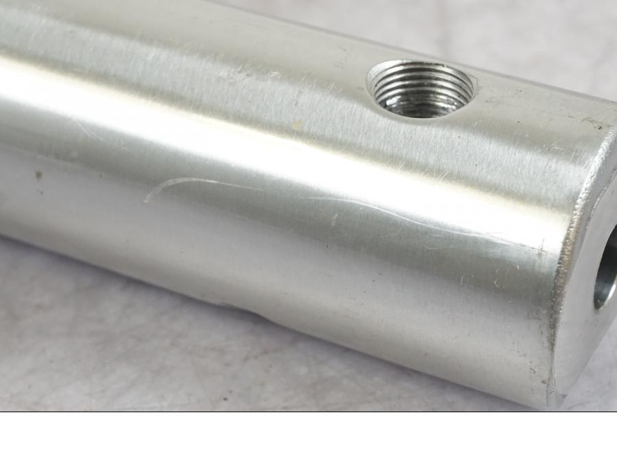 Höger sida på Gaffelben från en Honda VT 750 C4 Shadow -2004 motorcykel.