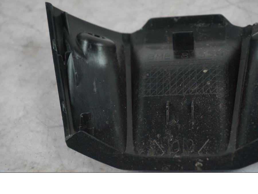 Vänster sida på Toppkåpa från en Yamaha MT-09 -2024 motorcykel.