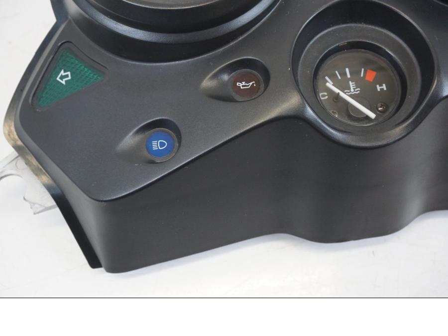 Vänster sida på Instrumentpanel från en Honda XL 1000 V -1999 motorcykel.