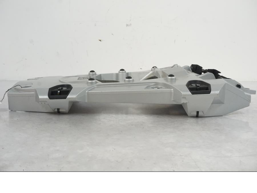 Baksidan på Sadelfäste från en BMW R 1250 GS -2021 motorcykel.