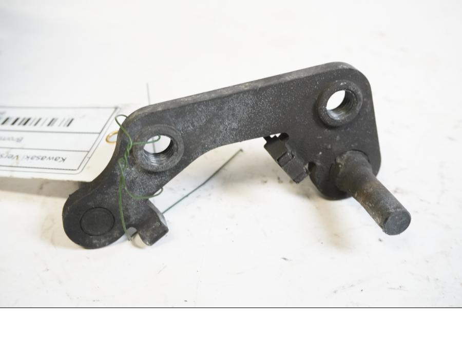 Baksidan på Bromsoksfäste från en Kawasaki Versys 650 -2009 motorcykel.