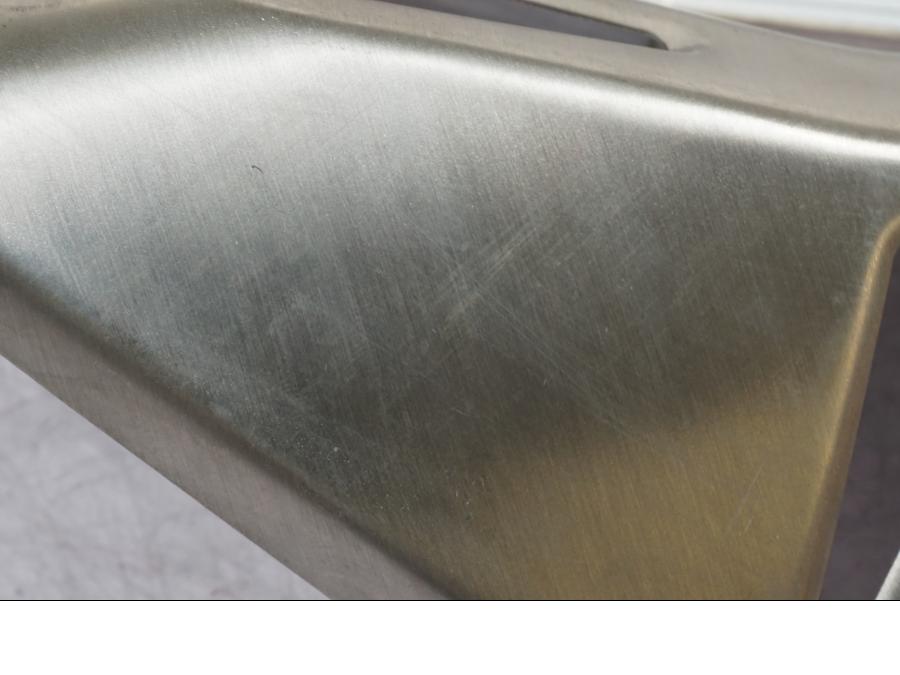 Höger sida på Värmeskydd från en Kawasaki Z 900 -2018 motorcykel.