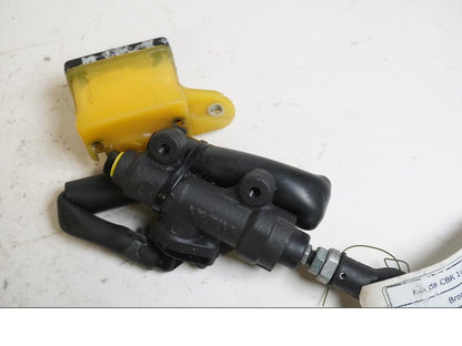 Framsidan på Bromshuvudcylinder från en Honda CBR 1000 RR -2007 motorcykel.