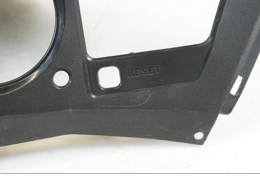 Baksidan på Instrumentkåpa från en Honda VFR 800 -2003 motorcykel.