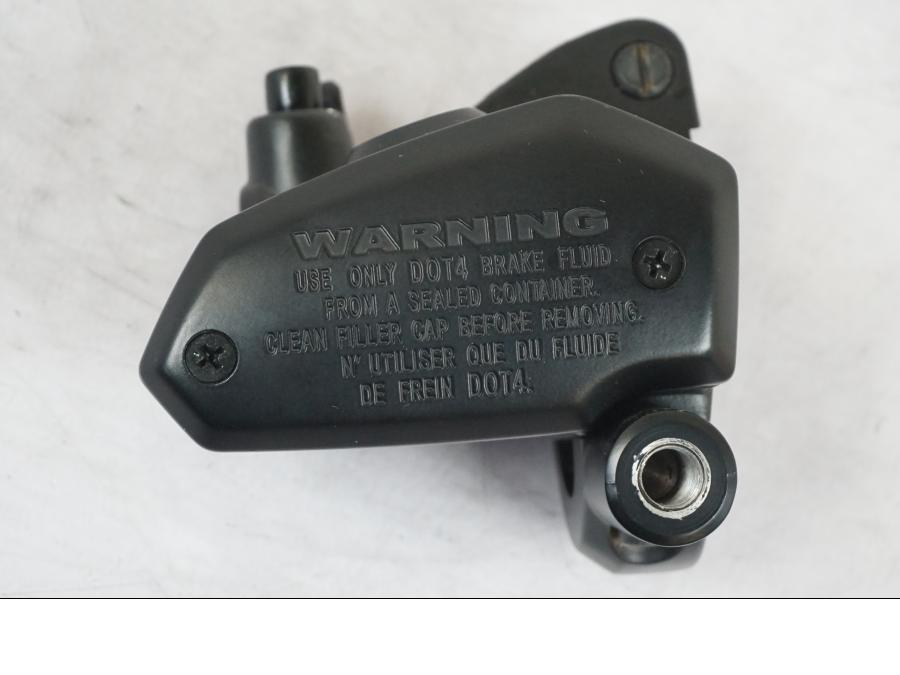 Snett uppifrån på Bromshuvudcylinder från en Kawasaki Z 900 -2019 motorcykel.