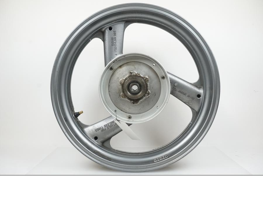 Framsidan på Fälg från en Yamaha XJ 900 -1997 motorcykel.