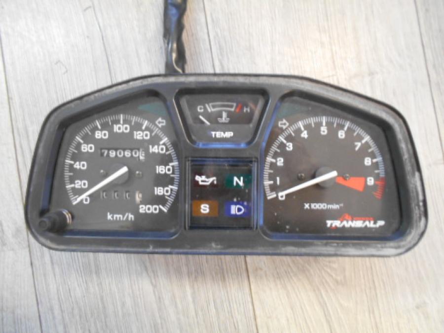 Framsidan på Instrumentpanel från en Honda XL 600 V -1997 motorcykel.