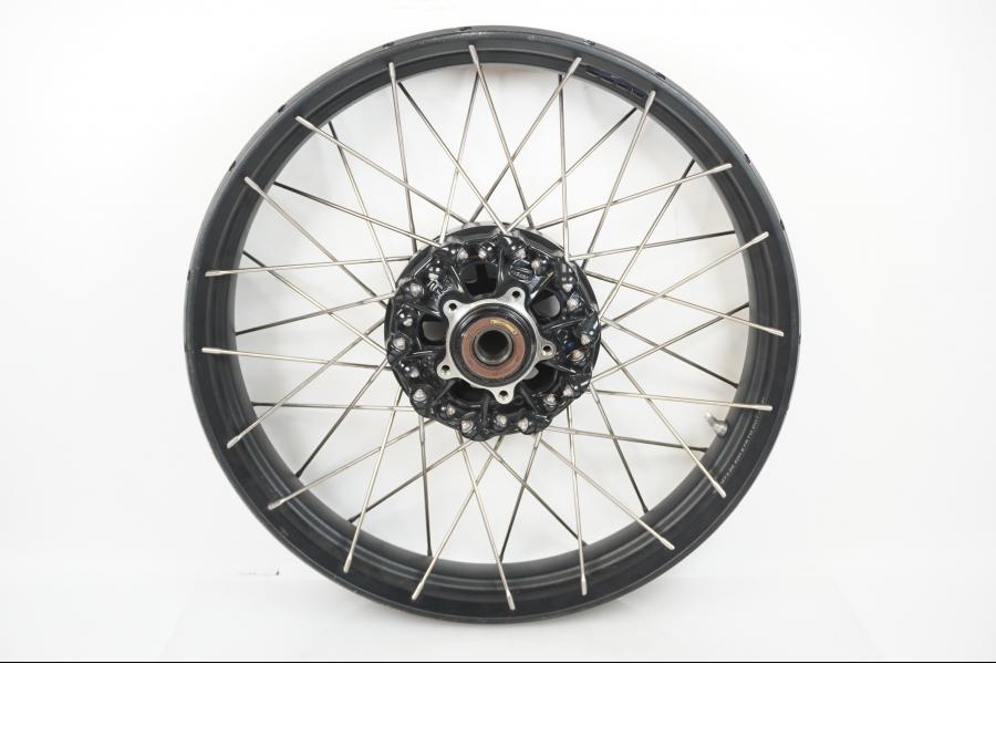 Höger sida på Fälg från en Ducati Multistrada V4 -2021 motorcykel.