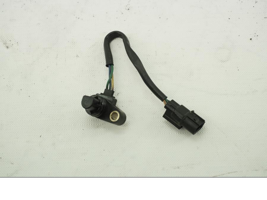 Framsidan på Kamaxelsensor från en Honda VFR 1200 -2012 motorcykel.