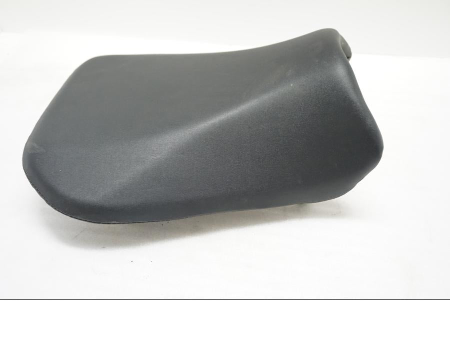 Baksidan på Sadel från en Suzuki GSX-R 600 -2004 motorcykel.