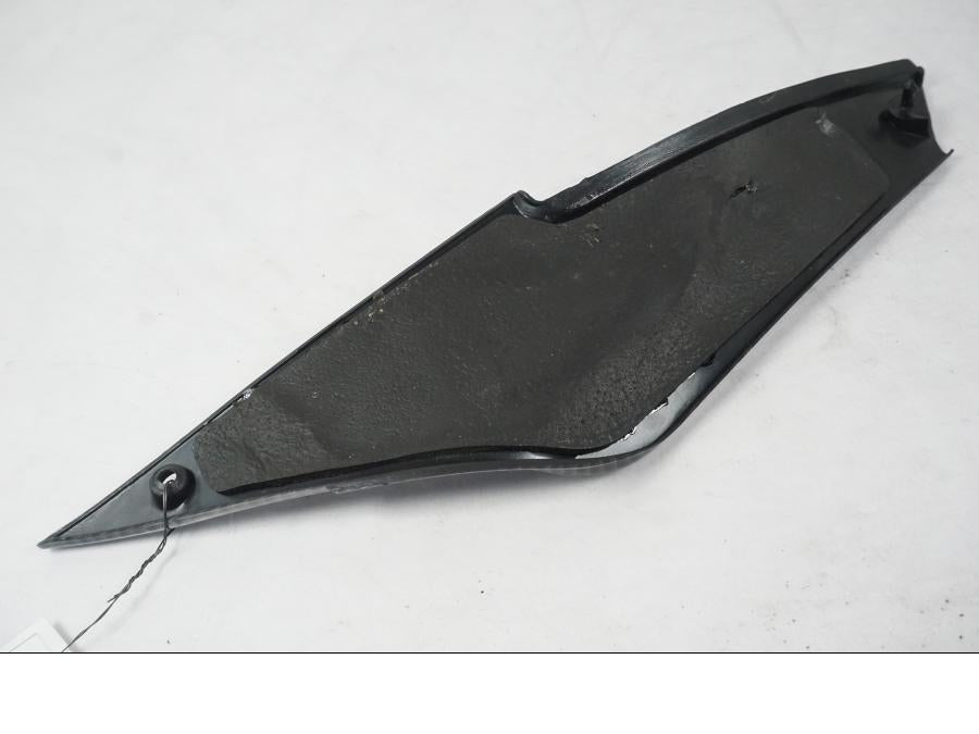 Baksidan på Sidopanel från en Kawasaki ZX-6R -2005 motorcykel.