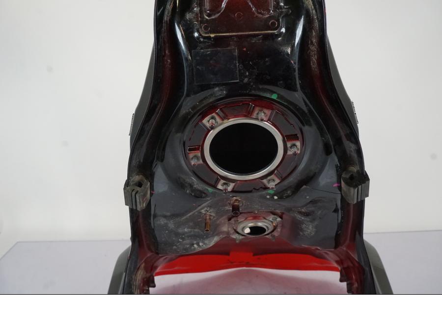 Extrabild2 på Bensintank från en Honda CRF 1000 Africa Twin -2016 motorcykel.