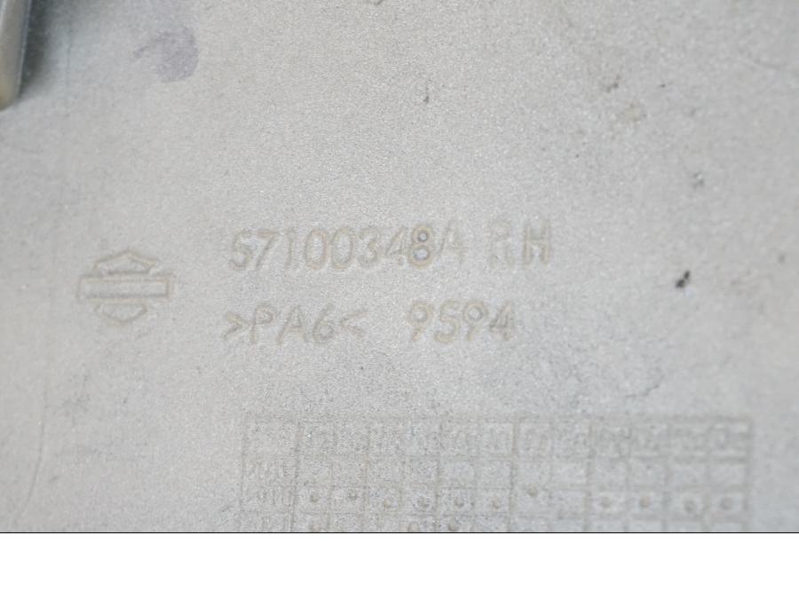 Vänster sida på Kylarvinge från en H-D Adventure Pan America Special RA1250S -2021 motorcykel.