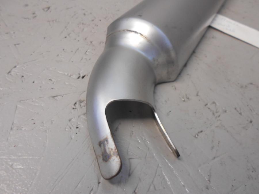 Baksidan på Värmeskydd från en H-D V-Rod 1130 -2013 motorcykel.