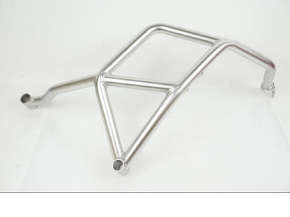 Framsidan på Motorskyddsbåge från en Ducati Desert X -2023 motorcykel.