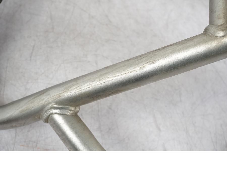 Baksidan på Motorskyddsbåge från en BMW R 1250 GSA -2024 motorcykel.