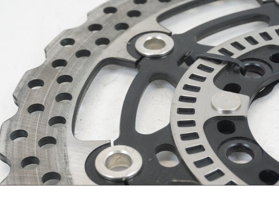 Höger sida på Bromsskiva från en Kawasaki ER-6F -2016 motorcykel.