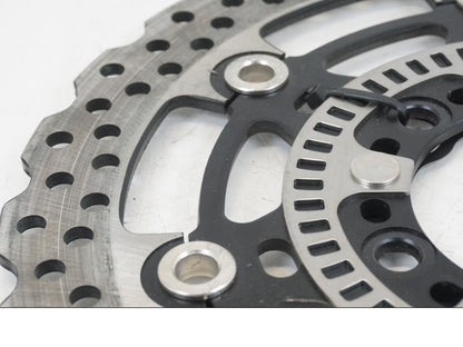 Höger sida på Bromsskiva från en Kawasaki ER-6F -2016 motorcykel.