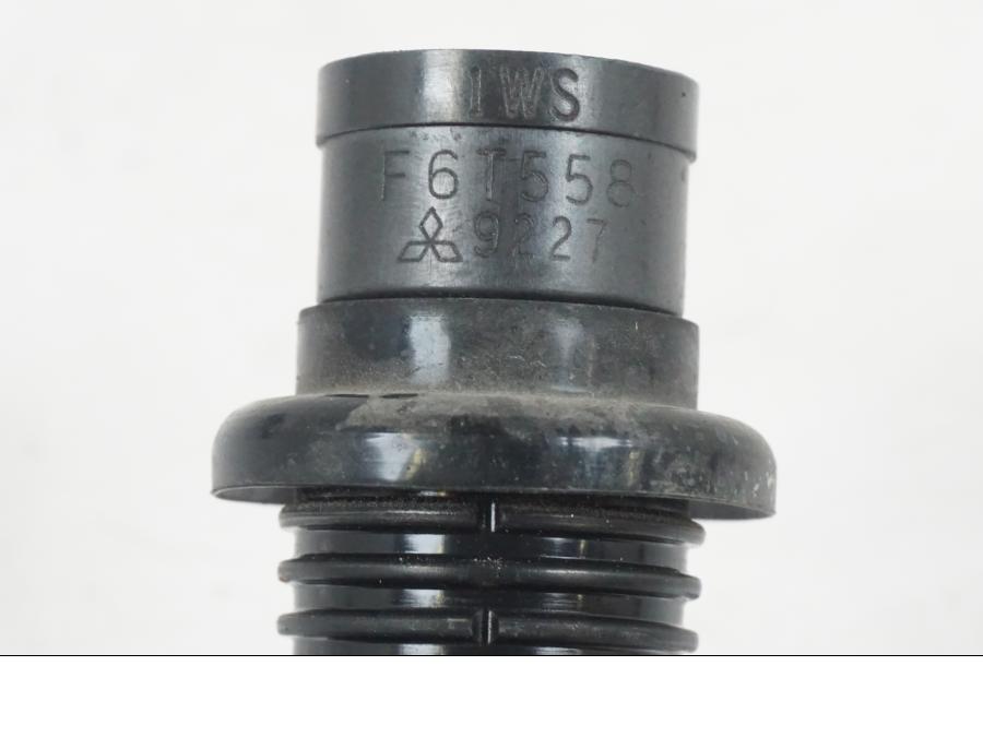 Vänster sida på Tändspole från en Yamaha MT-07 -2019 motorcykel.