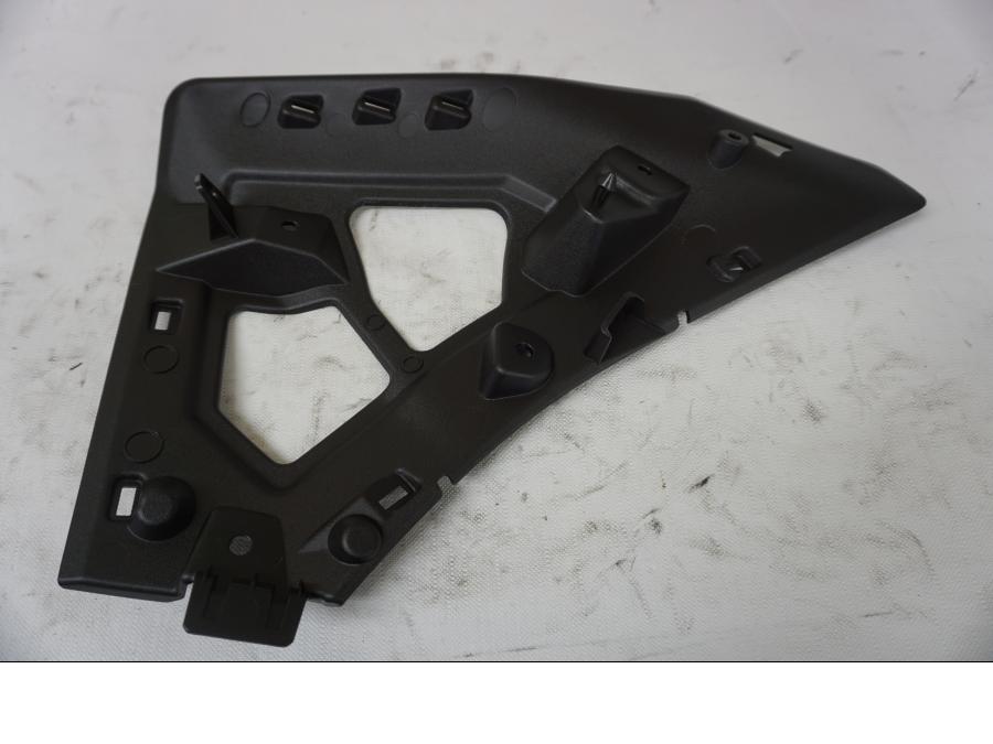 Baksidan på Innerpanel från en Yamaha MT-07 Tracer -2020 motorcykel.