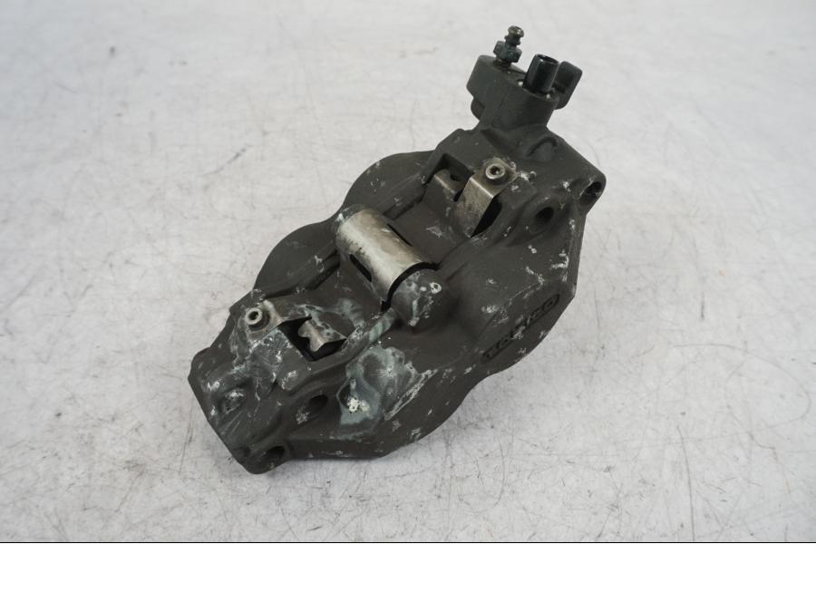 Snett uppifrån på Bromsok från en BMW R 850 R -2004 motorcykel.