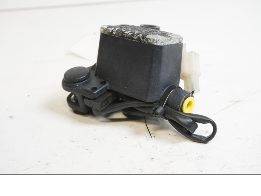 Höger sida på Bromshuvudcylinder från en KTM 640 Duke -2006 motorcykel.