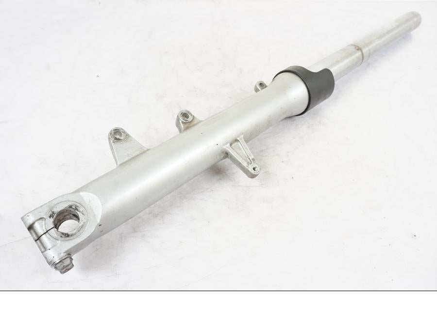 Framsidan på Gaffelben från en Honda NT 650 V -2002 motorcykel.