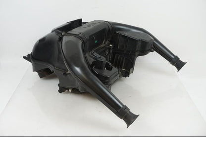 Vänster sida på Luftburk från en BMW F 800 GS -2017 motorcykel.