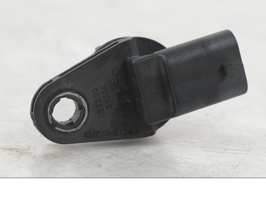 Baksidan på Vevaxelsensor från en BMW R 1250 GS -2021 motorcykel.